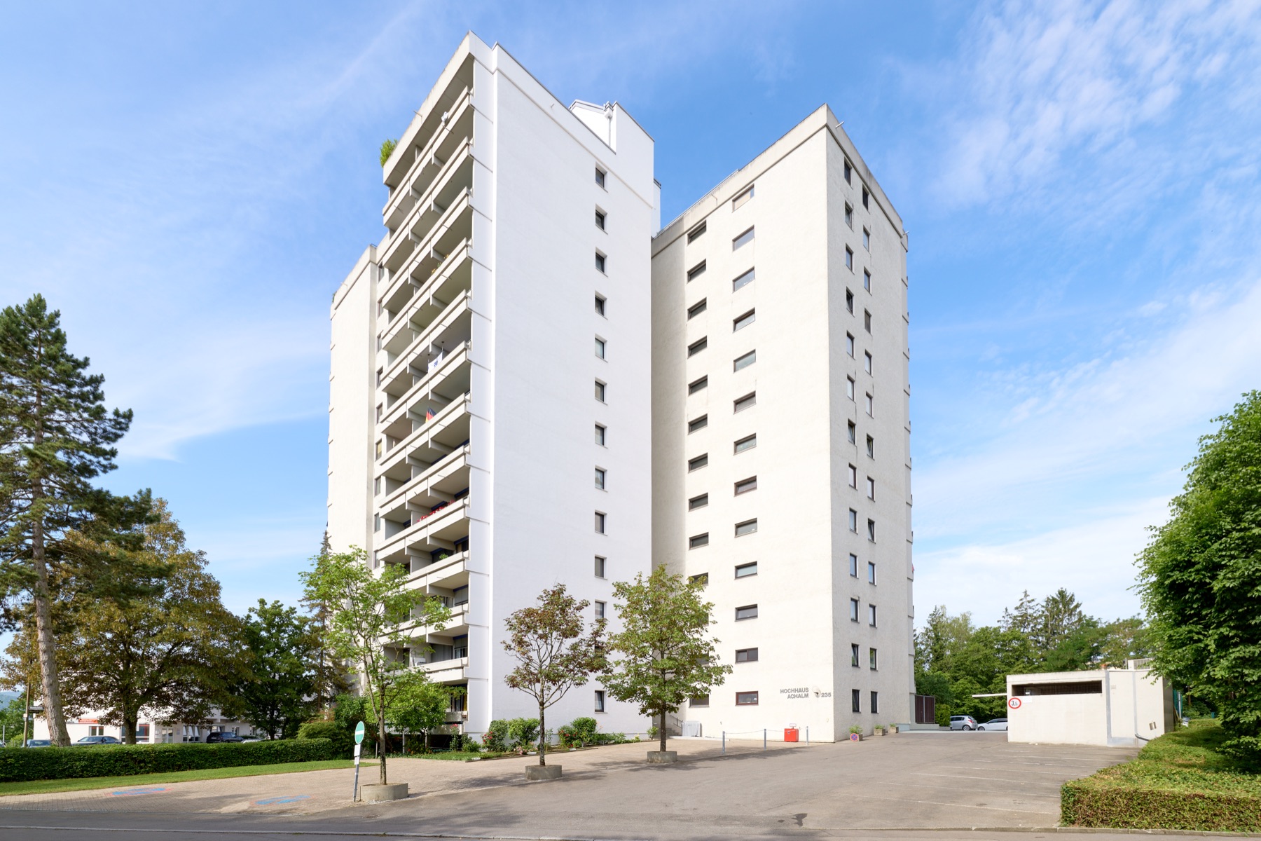 Professionelle Architekturfotografie eines Wohnhochhauses in Reutlingen